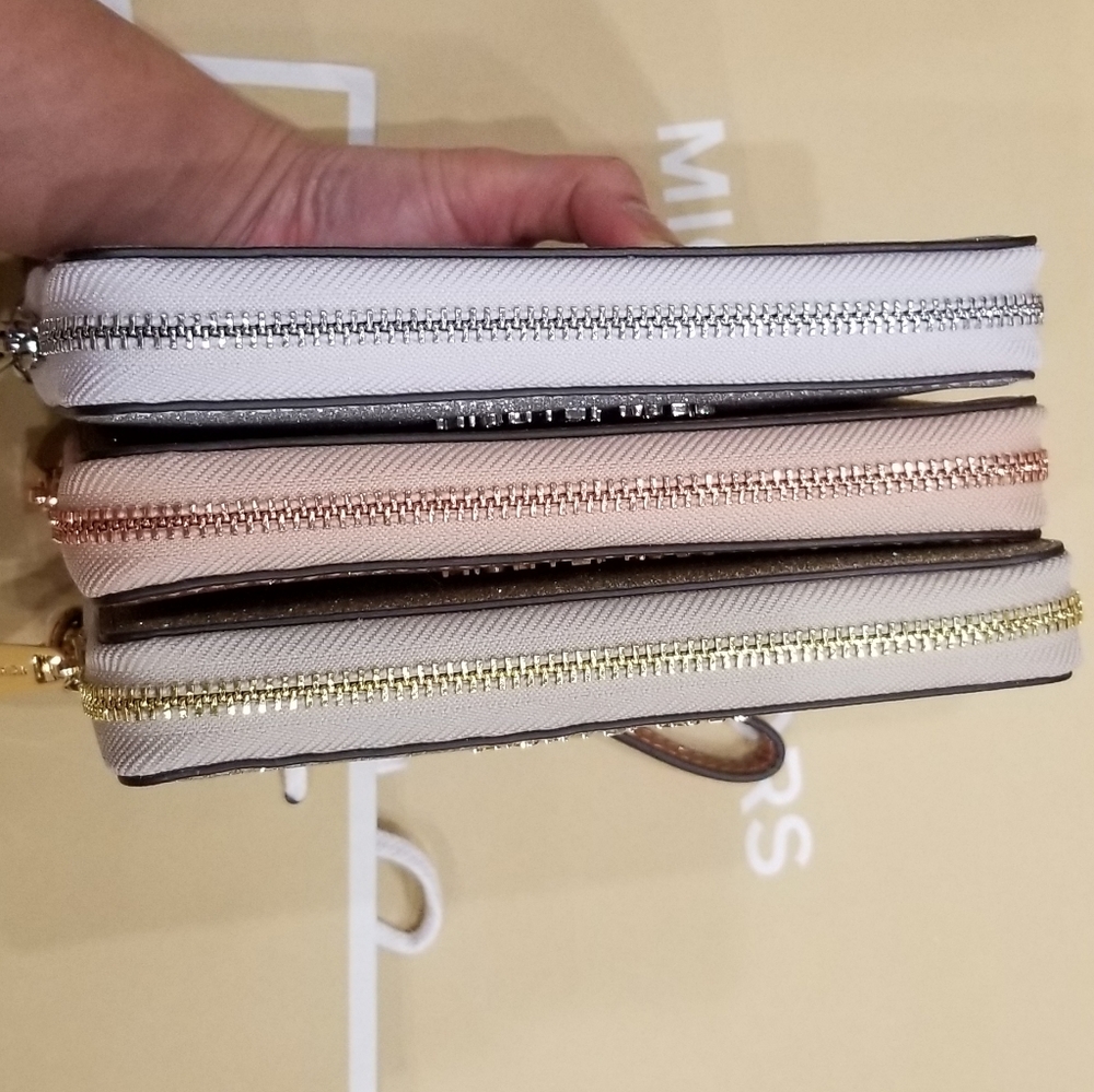 🚫SOLD🚫NWT MK GLITTER LEATHER PHONE WALLET - Picture 8 of 8